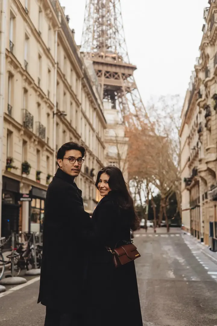 Paar-Fotoshooting at Parc Monceau