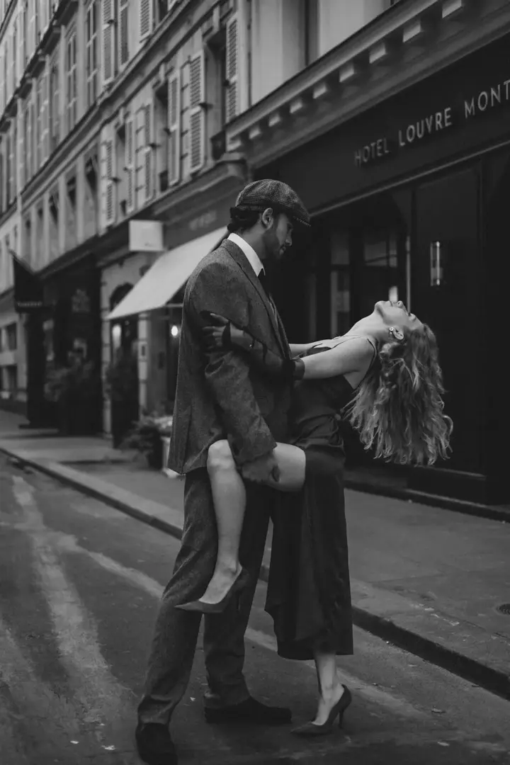 Couple Photoshoot in Paris
