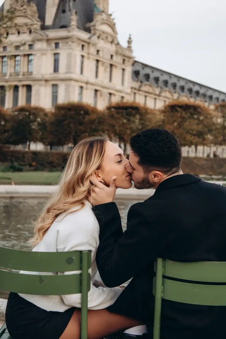 Paar-Fotoshooting at Parc Monceau