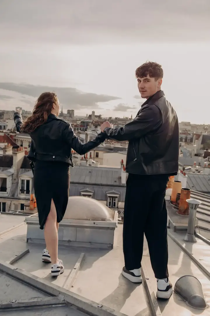 Couple Photoshoot at Place Du Tertre