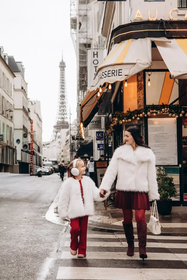 Family Photoshoot in Paris