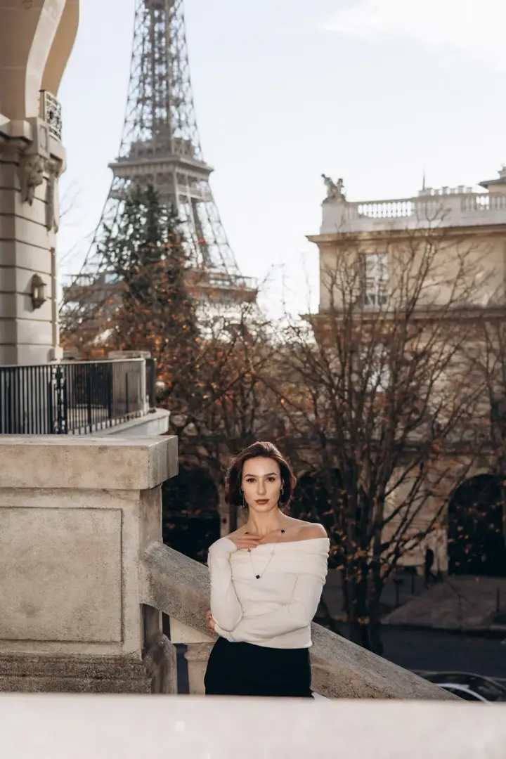 Maternity Photoshoot in Paris