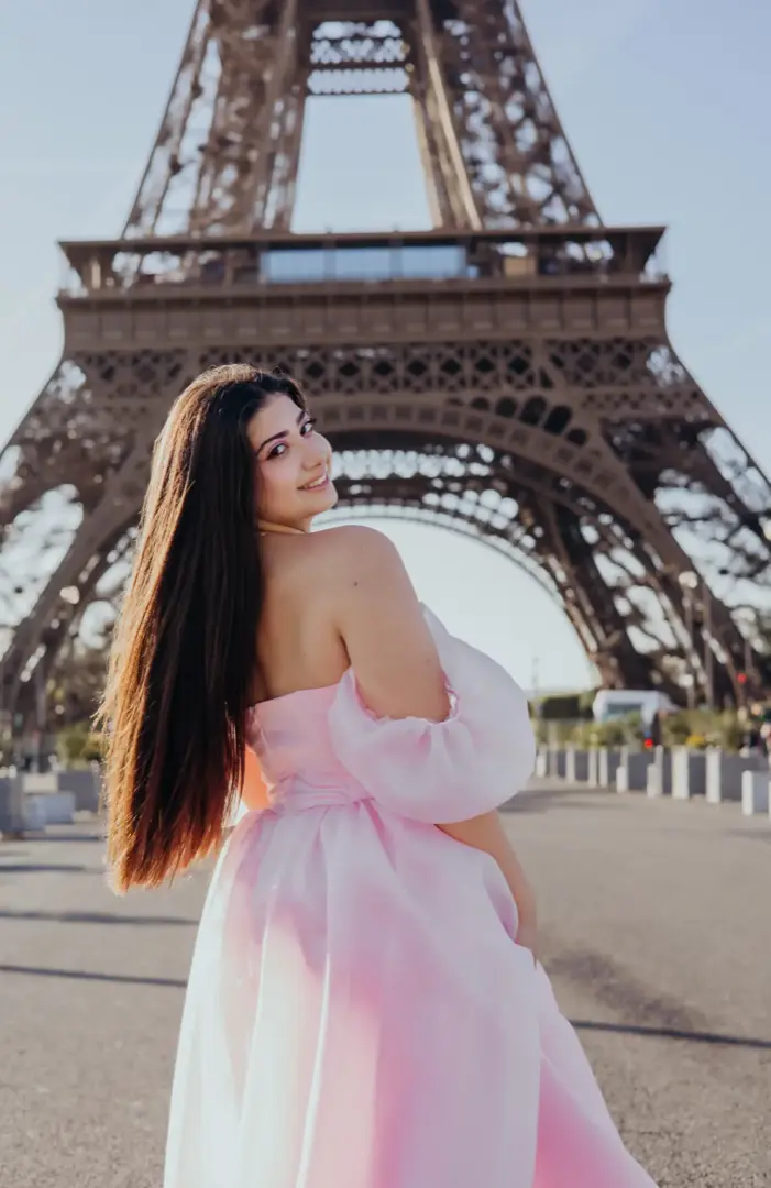 Solo Photoshoot in Paris