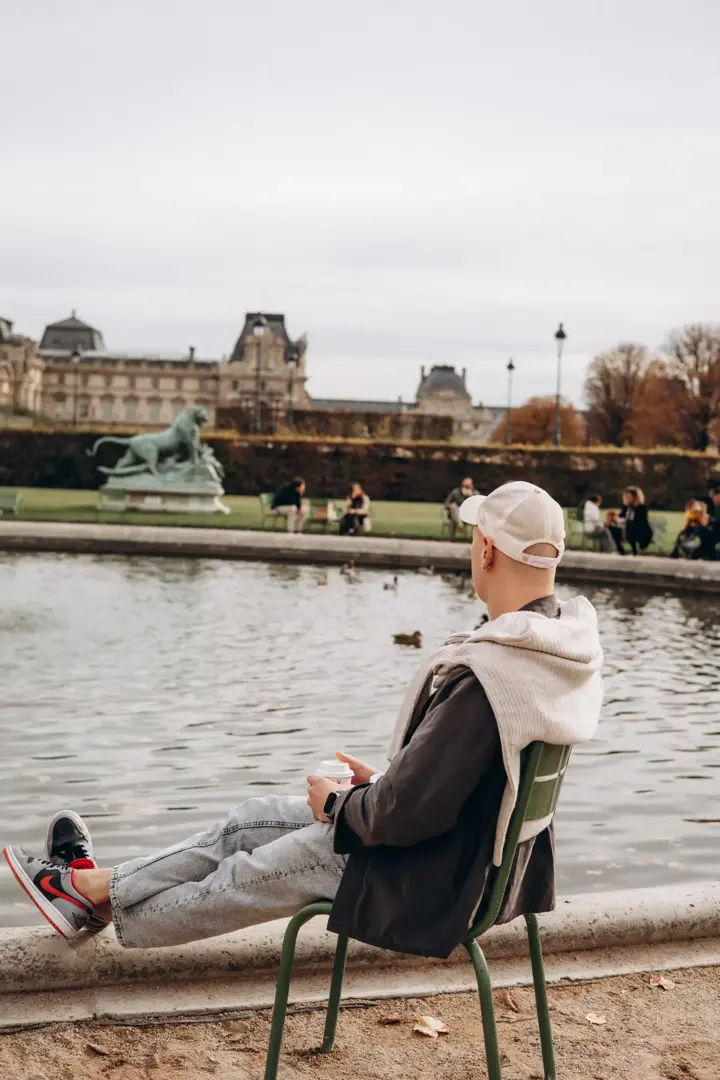 Solo Photoshoot in Paris