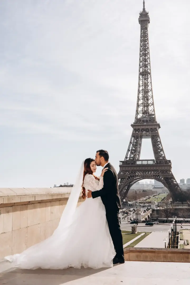 Elopement Photographer in Paris
